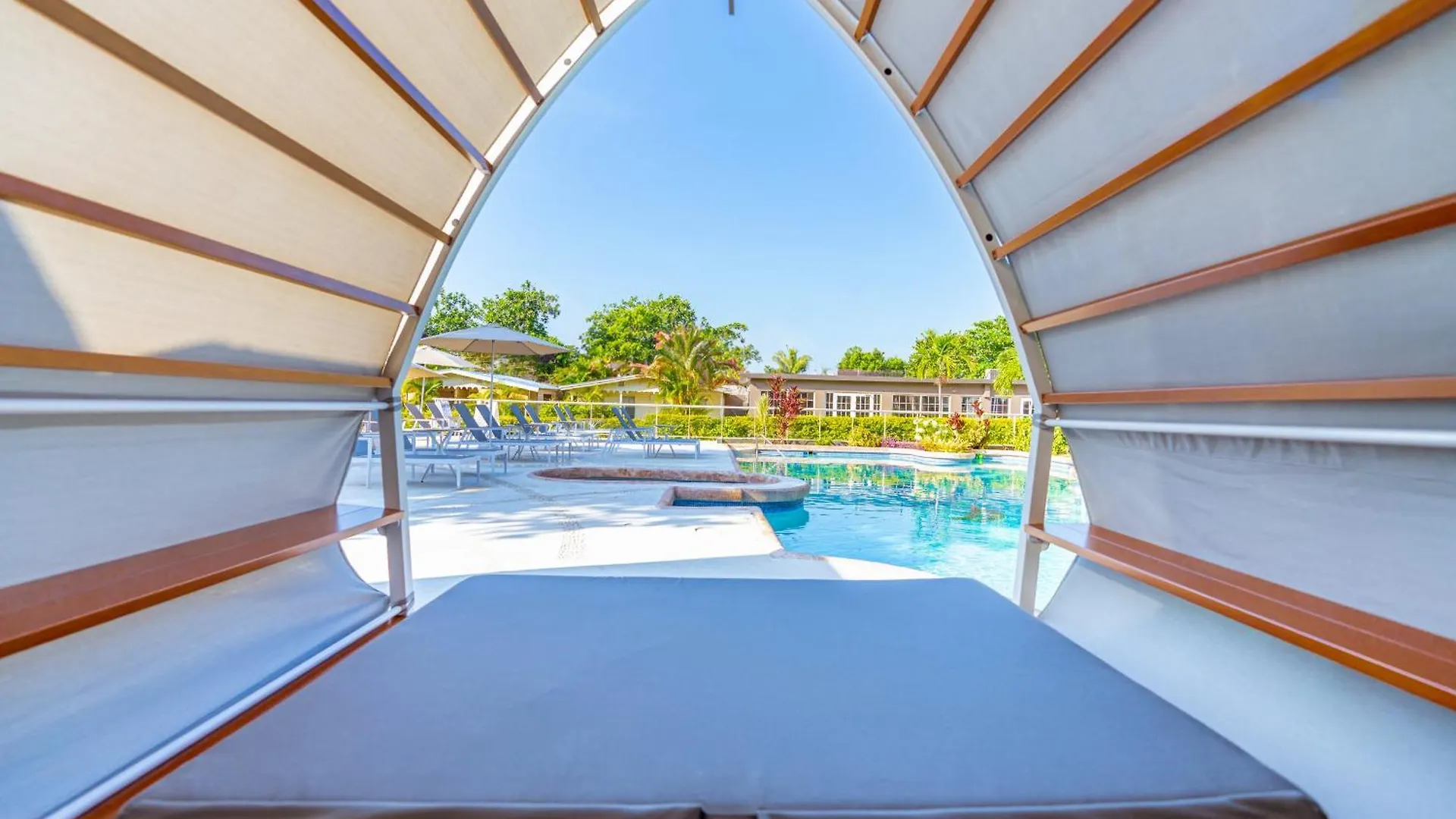 Travellers Beach Resort Negril
