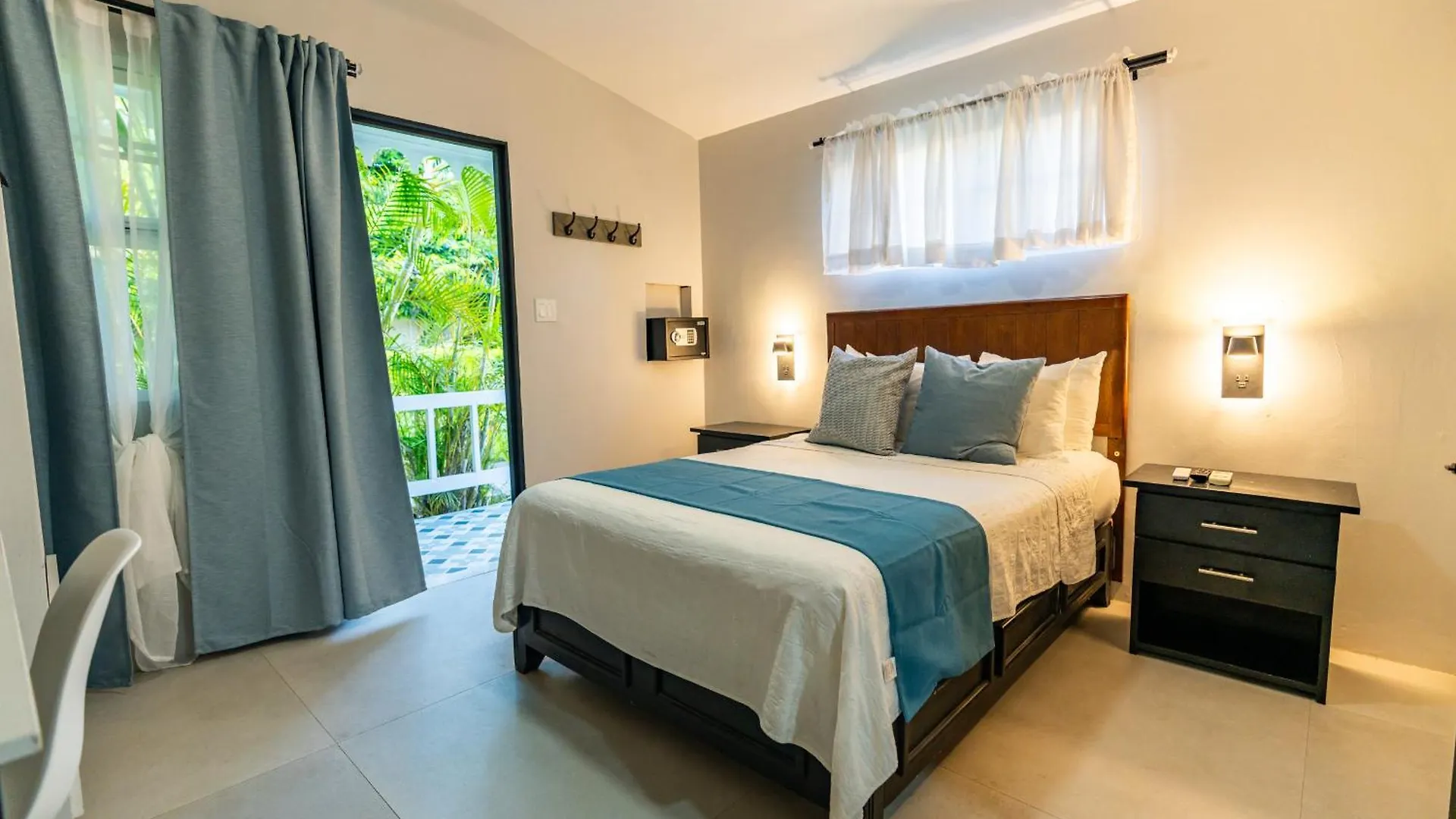 ***  Travellers Beach Resort Negril Jamaica